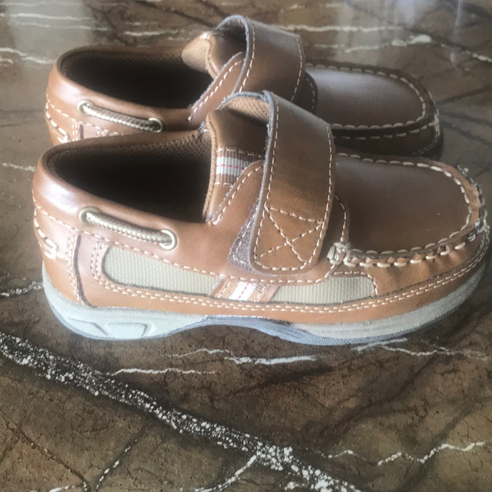 Light brown dress shoe